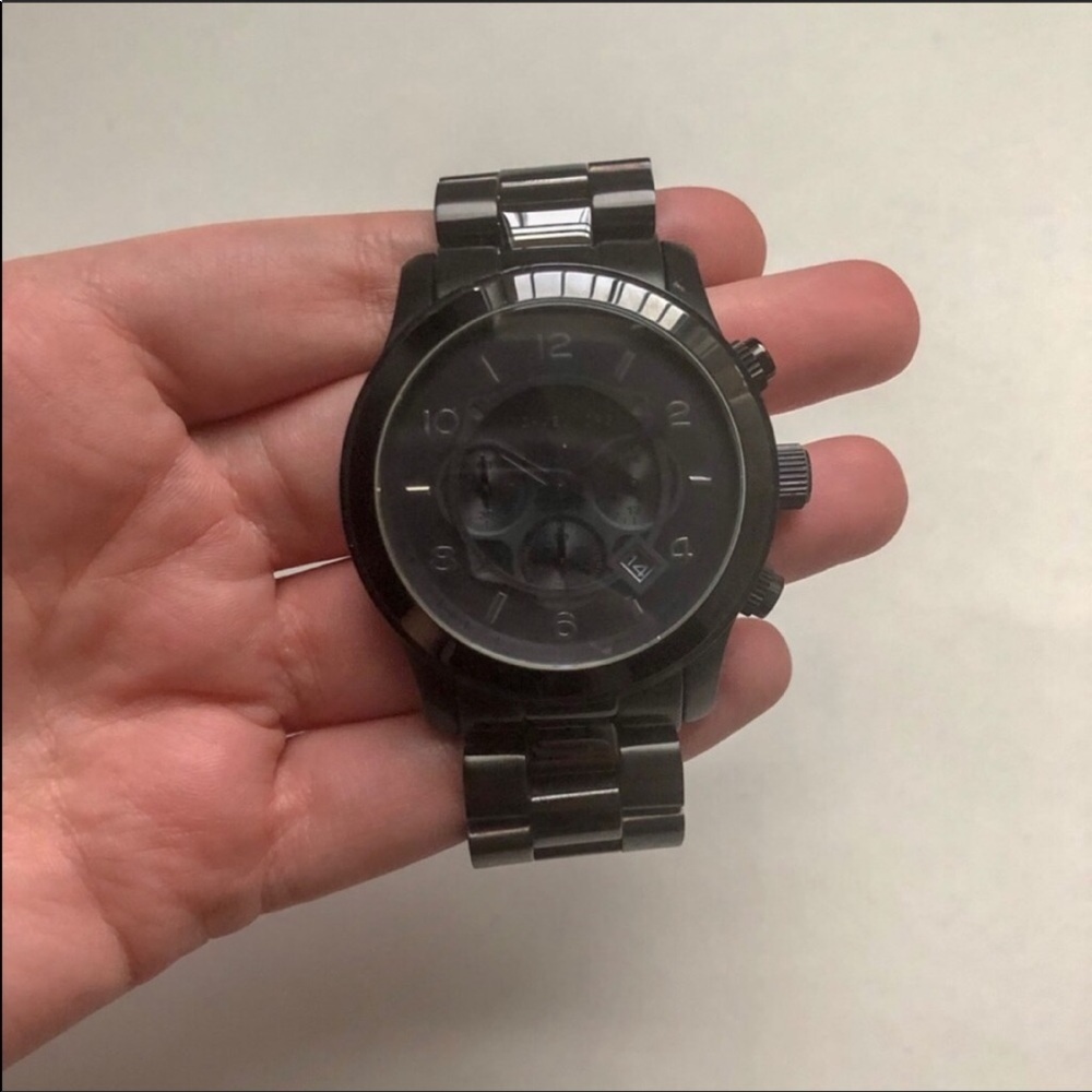 Michael Kors Oversized Watch - Picture 2 of 7